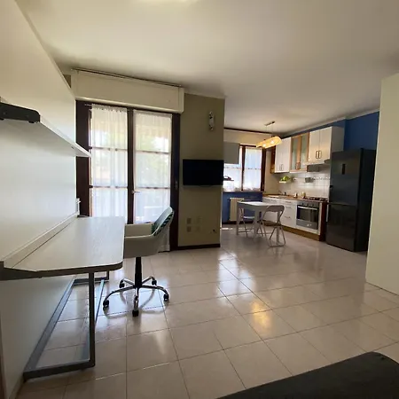 Lejlighed Modern In - 50 M² With Balcony Vercelli