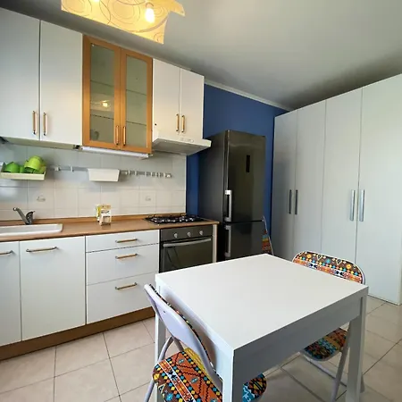 Lejlighed Modern In - 50 M² With Balcony
