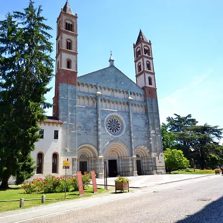 Modern In - 50 M² With Balcony 아파트