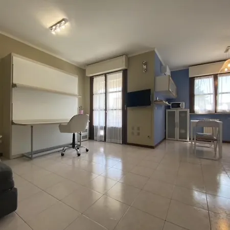 Modern In - 50 M² With Balcony Апартаменты Верчелли